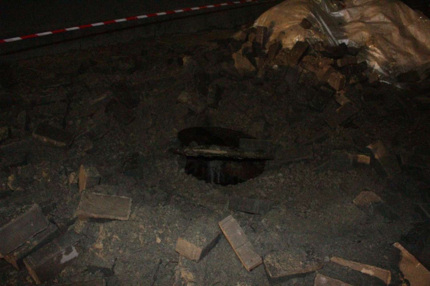 Bakıda kanalizasiya quyusunda partlayış: ölən var 