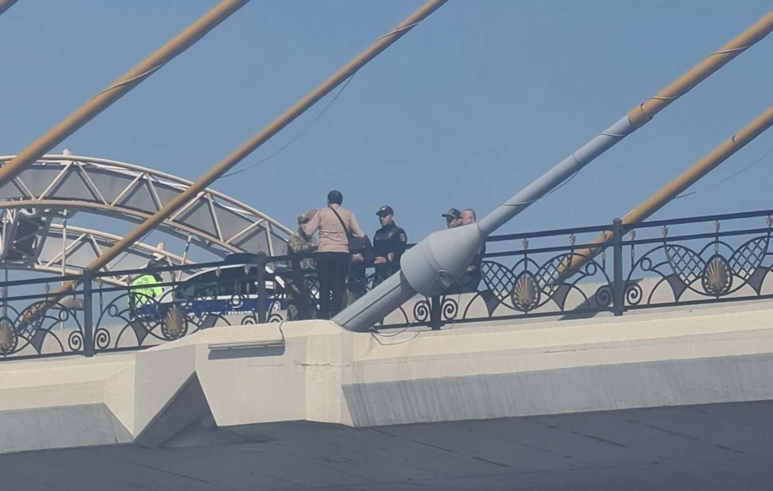 “Koroğlu” körpüsündən özünü atmaq istədi -  FOTO