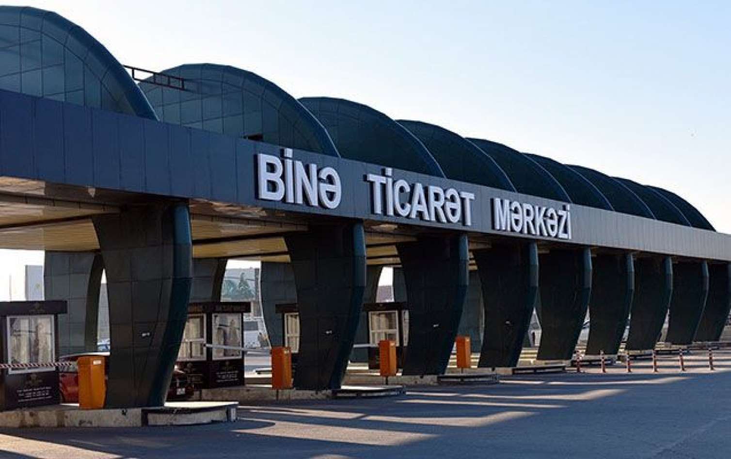 “Binə” ticarət mərkəzində dəhşət: sahibkar özünü asdı 
