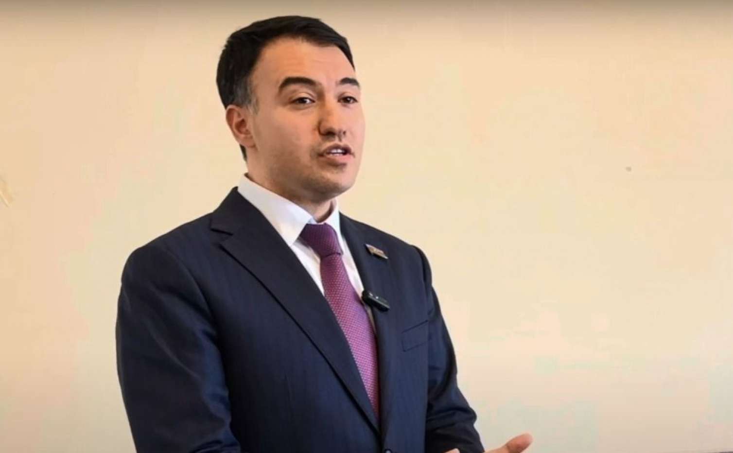 Qanunlarımızın dili niyə bu gündədi? - Deputat Kamal Cəfərovdan maraqlı açıqlama -  VİDEO