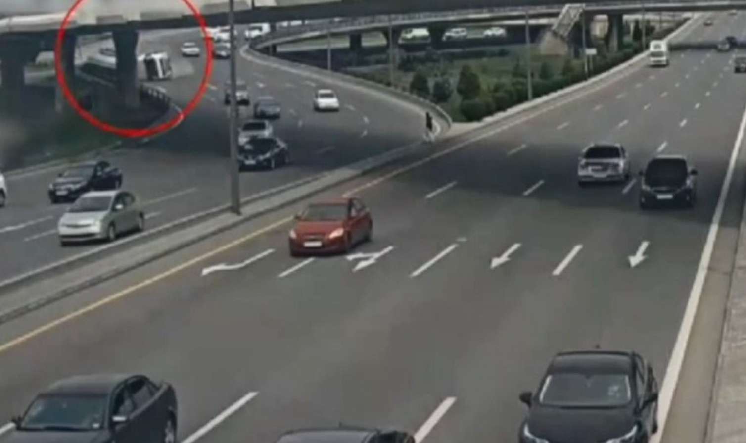 "Koroğlu"da yük maşınının aşma anı -  VİDEO