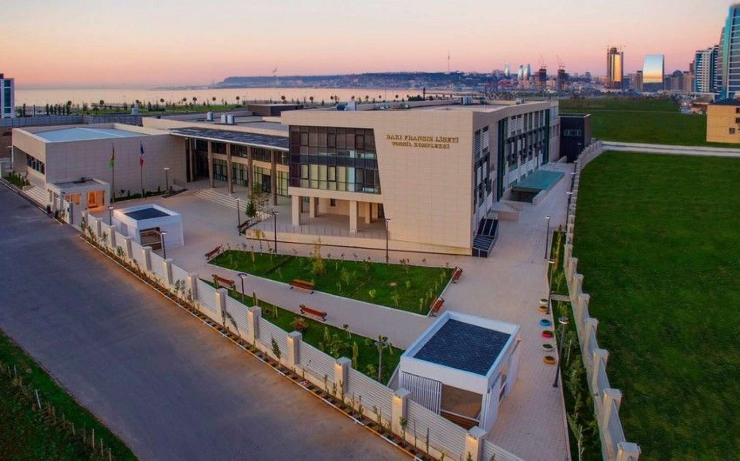 Bakı Fransız Liseyi bağlanır 