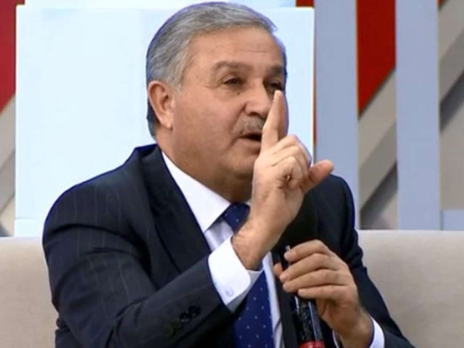 Yalvarıram, imkan verin, yaşayım - Əməkdar artist 