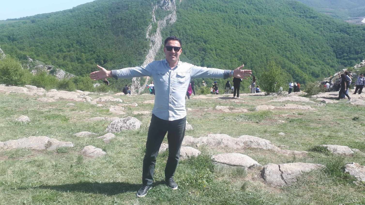 Vaqonda yaşayan qaçqının sualı, Şuşa turu, Mürvət xalanın süfrəsi... - REPORTAJ-FOTO 