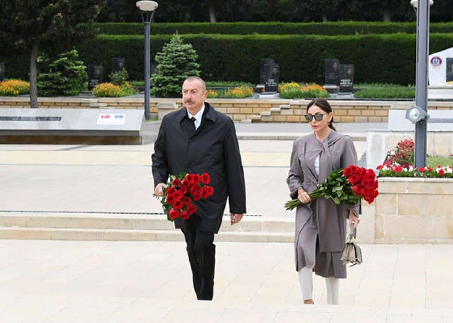 Prezident və xanımı Həzi Aslanovun məzarını ziyarət etdi 