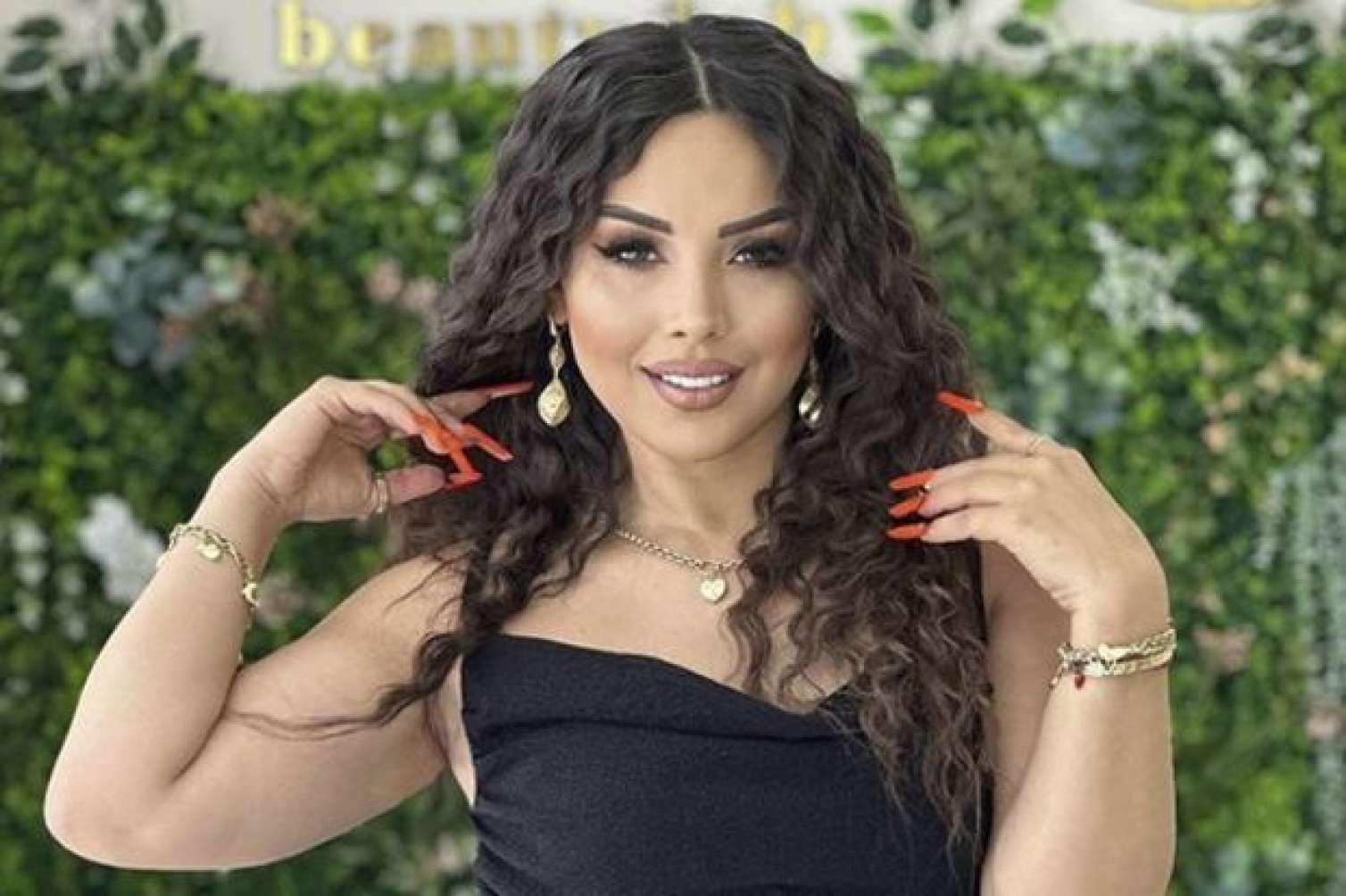 Azərbaycanlı müğənni avtomobili ilə iki azyaşlını vurdu 
