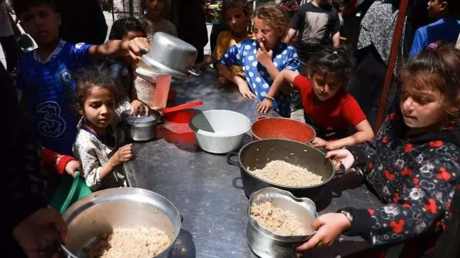 Qəzza aclığın pəncəsində: Ərzaq tükənir... 