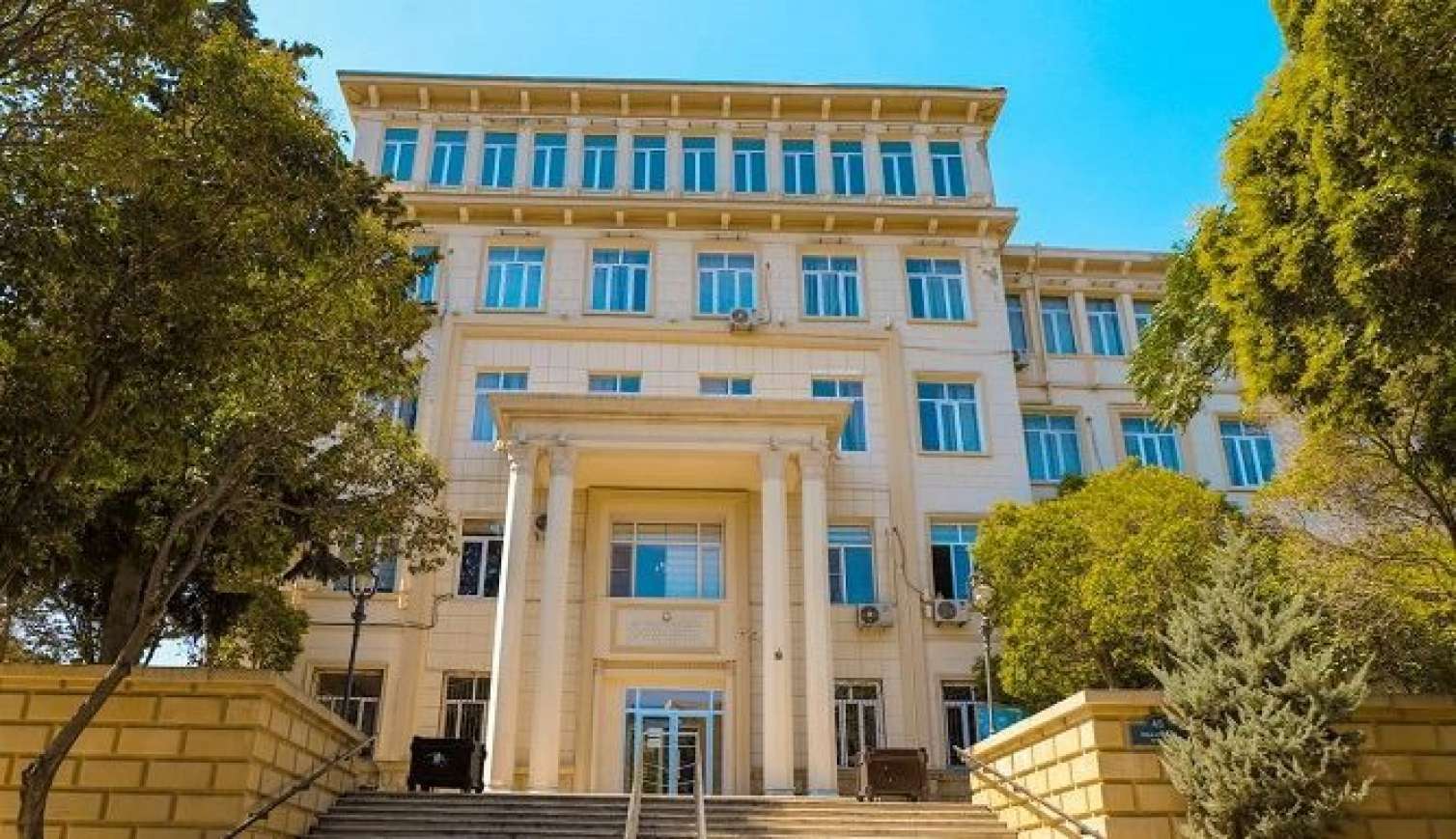 Daha bir tələbə vəfat etdi -  FOTO