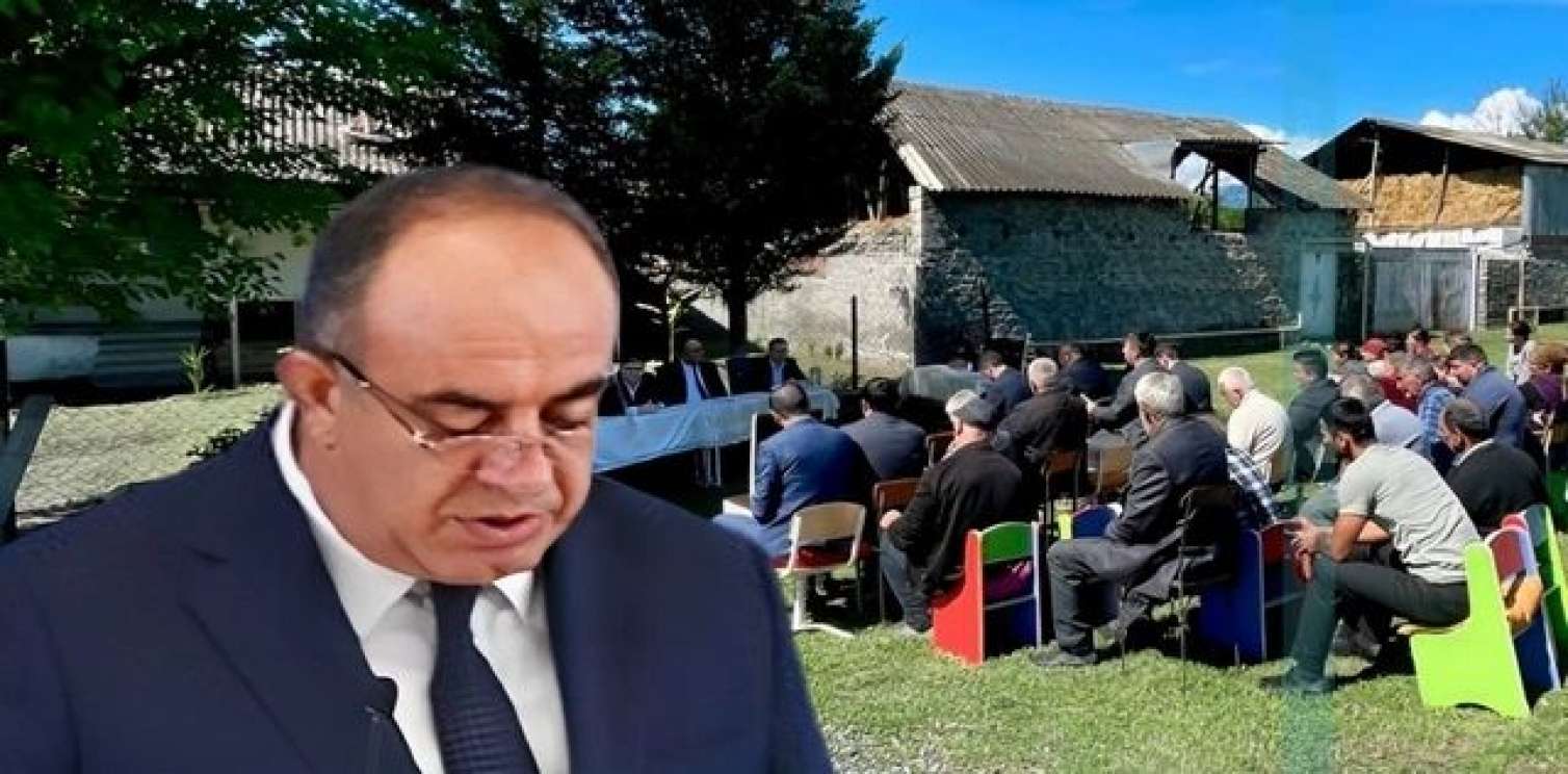 Qaxın icra başçısı özü kölgədə, sakinləri isə gündə, bağça stulunda oturtdu 