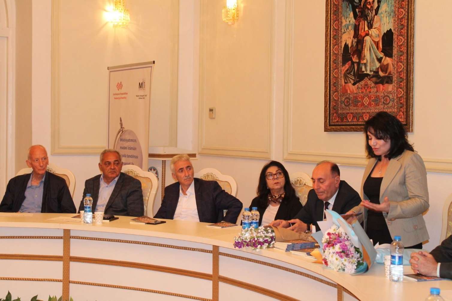 Xatirə Fərəclinin yeni kitabı təqdim olundu - FOTO 