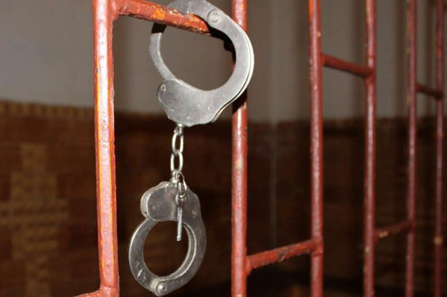 Bakıda gənc qızı bıçaqlayan qaziyə altı il həbs cəzası verildi 