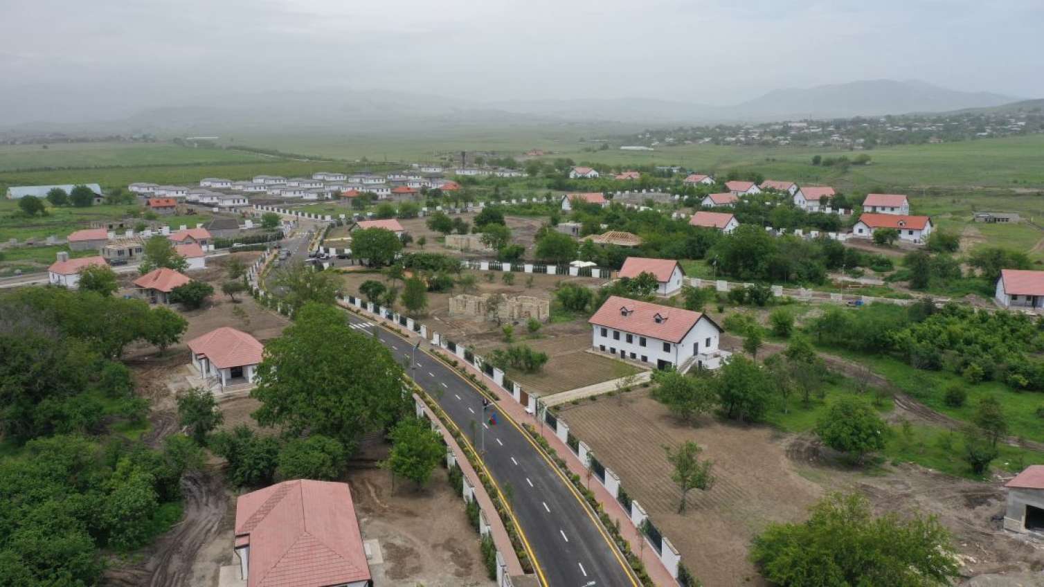 Prezident və xanımı Xocalı sakinləri ilə - Səmimi görüntülər 