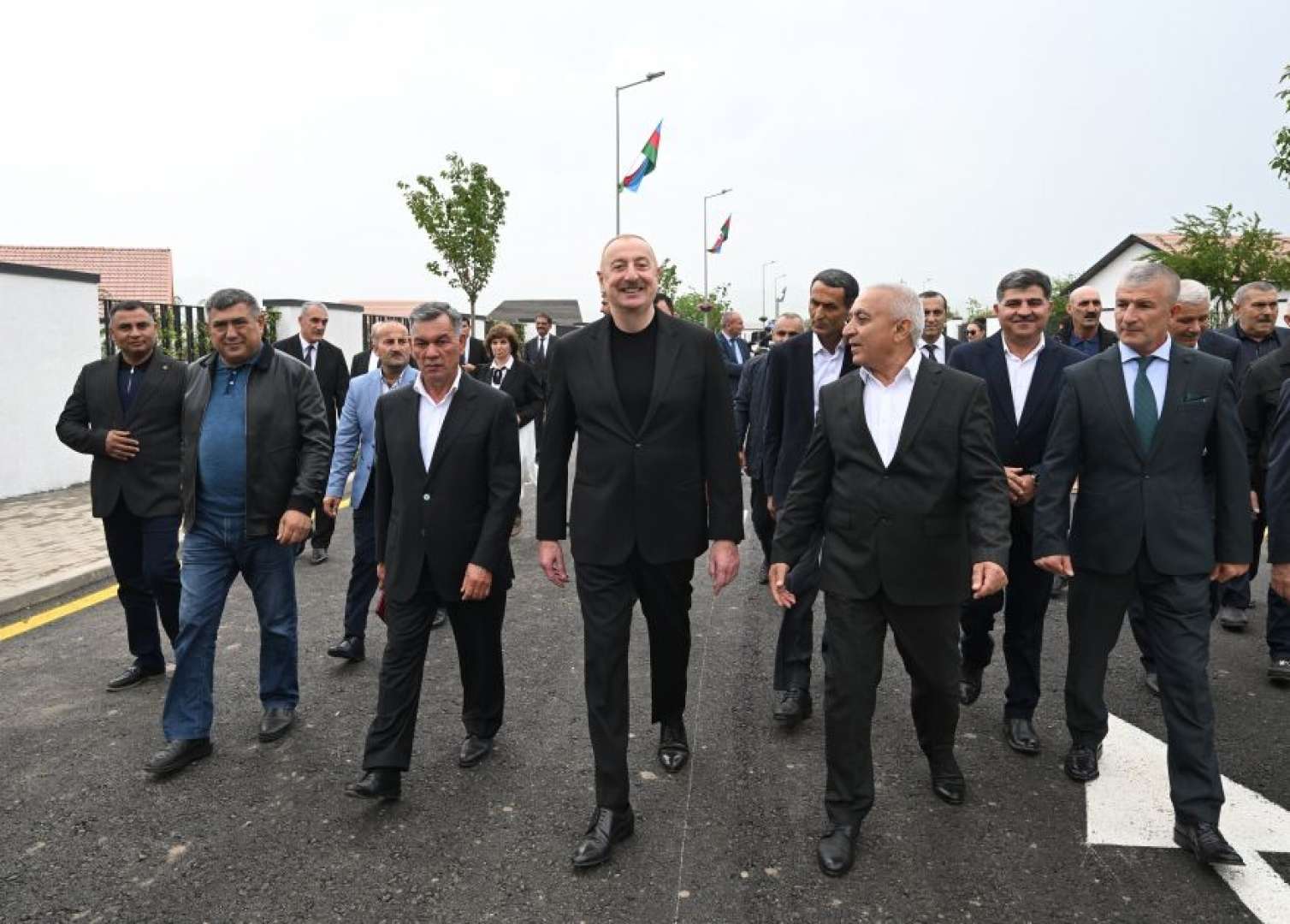 Prezident və xanımı Xocalı sakinləri ilə - Səmimi görüntülər 
