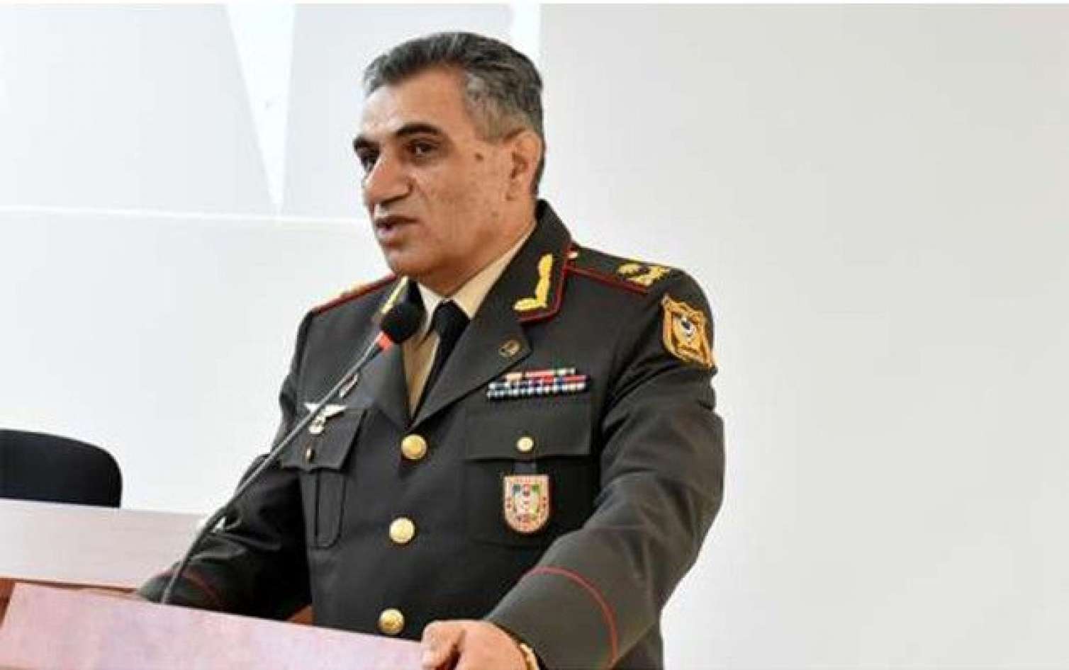 General-mayor ehtiyata buraxıldı 
