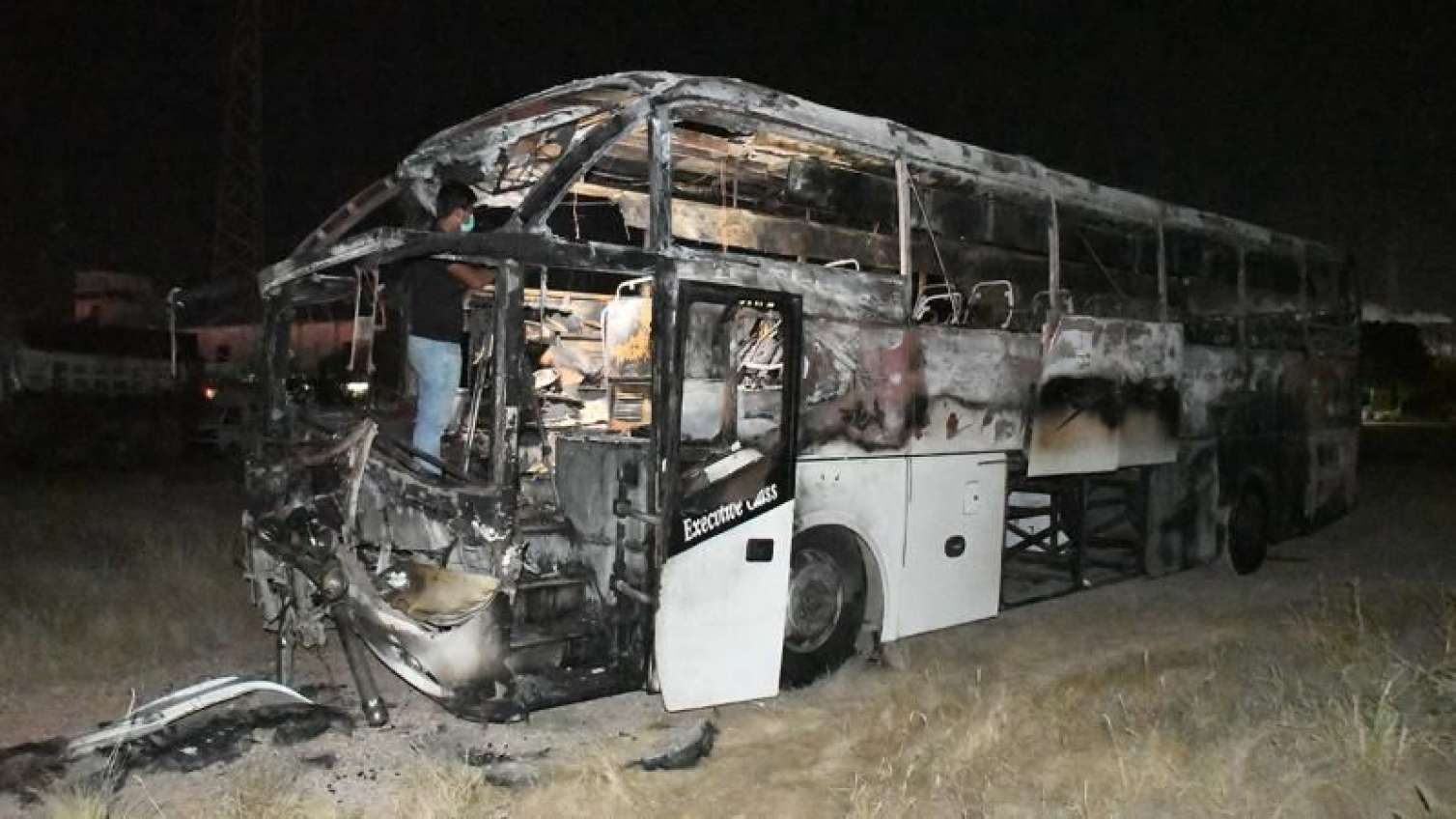 Pakistanda avtobus dərəyə aşdı - 28 nəfər öldü 