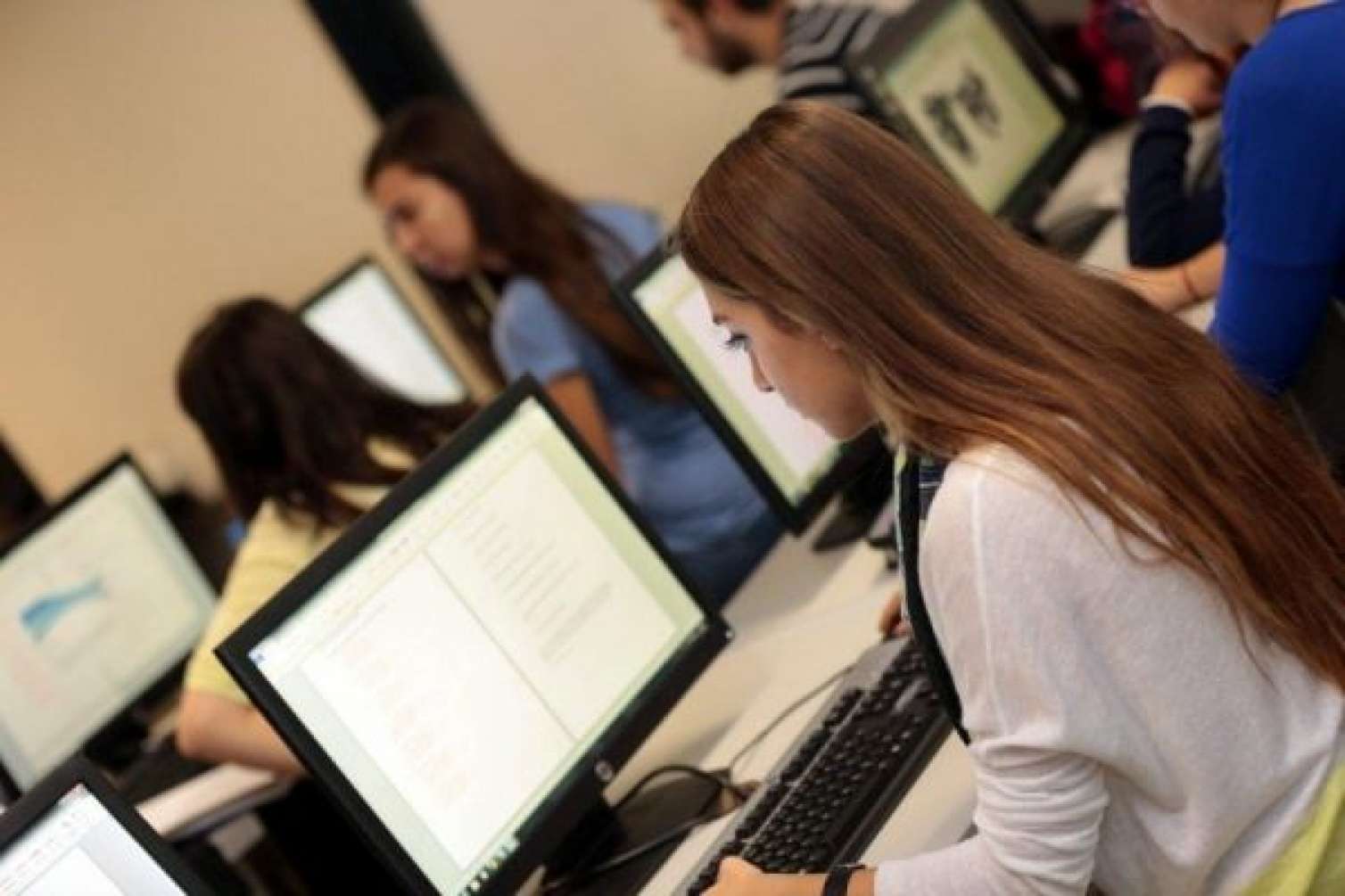 Azərbaycanda dörd günlük iş rejimi tətbiq edilə bilər? - Açıqlama 