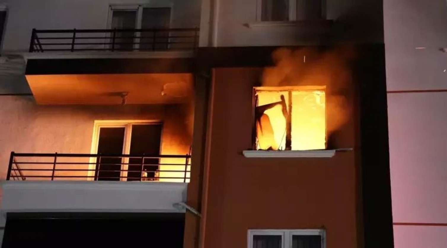 Arvadı ilə dalaşıb evi yandırdı -  FOTO