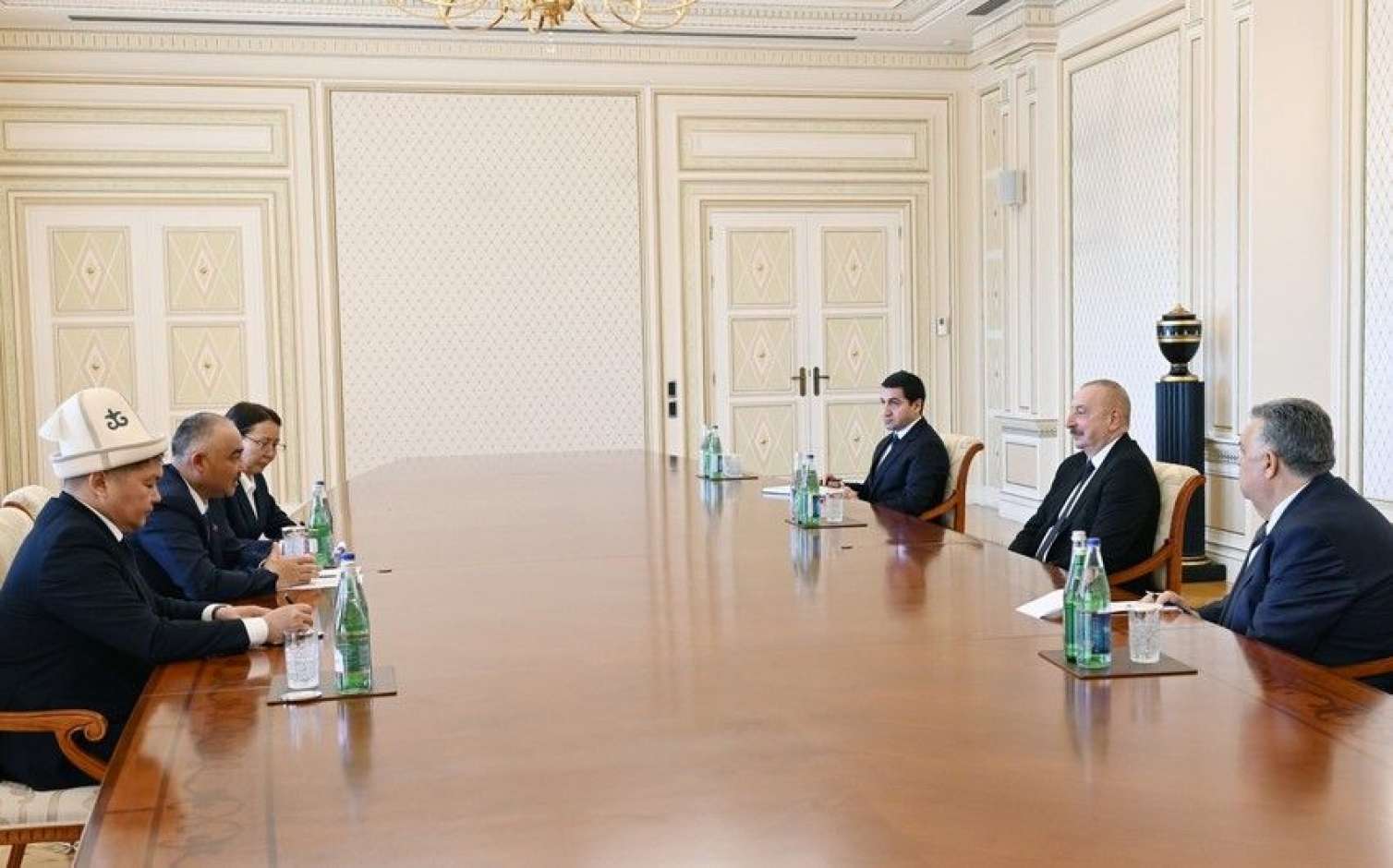 İlham Əliyev Qırğızıstanın parlamentinin sədrini qəbul etdi -  Yenilənib