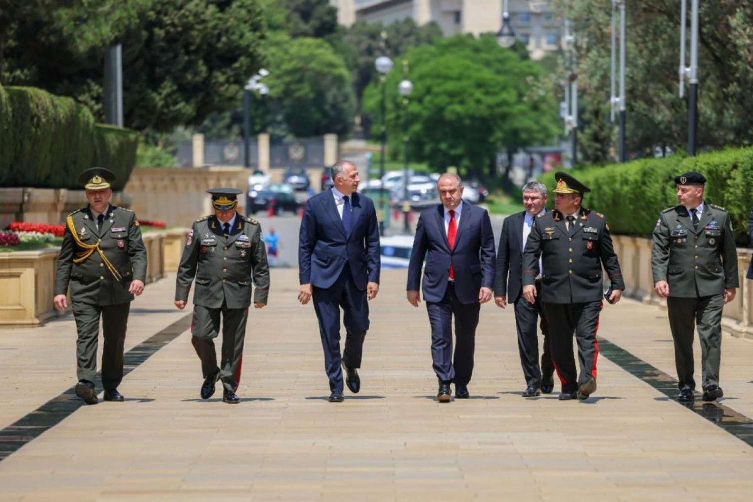 Gürcüstanın müdafiə naziri Azərbaycana gəldi  