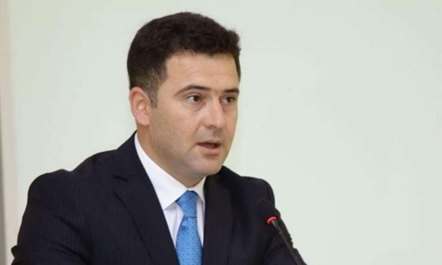 Rüşvət almaqda ittiham olunan idarə rəisinin məhkəməsi başlayır 