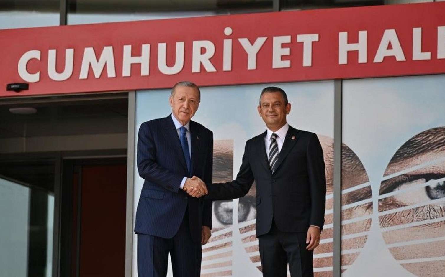 Ərdoğan CHP-nin baş qərargahını ziyarət etdi -  18 ildən sonra