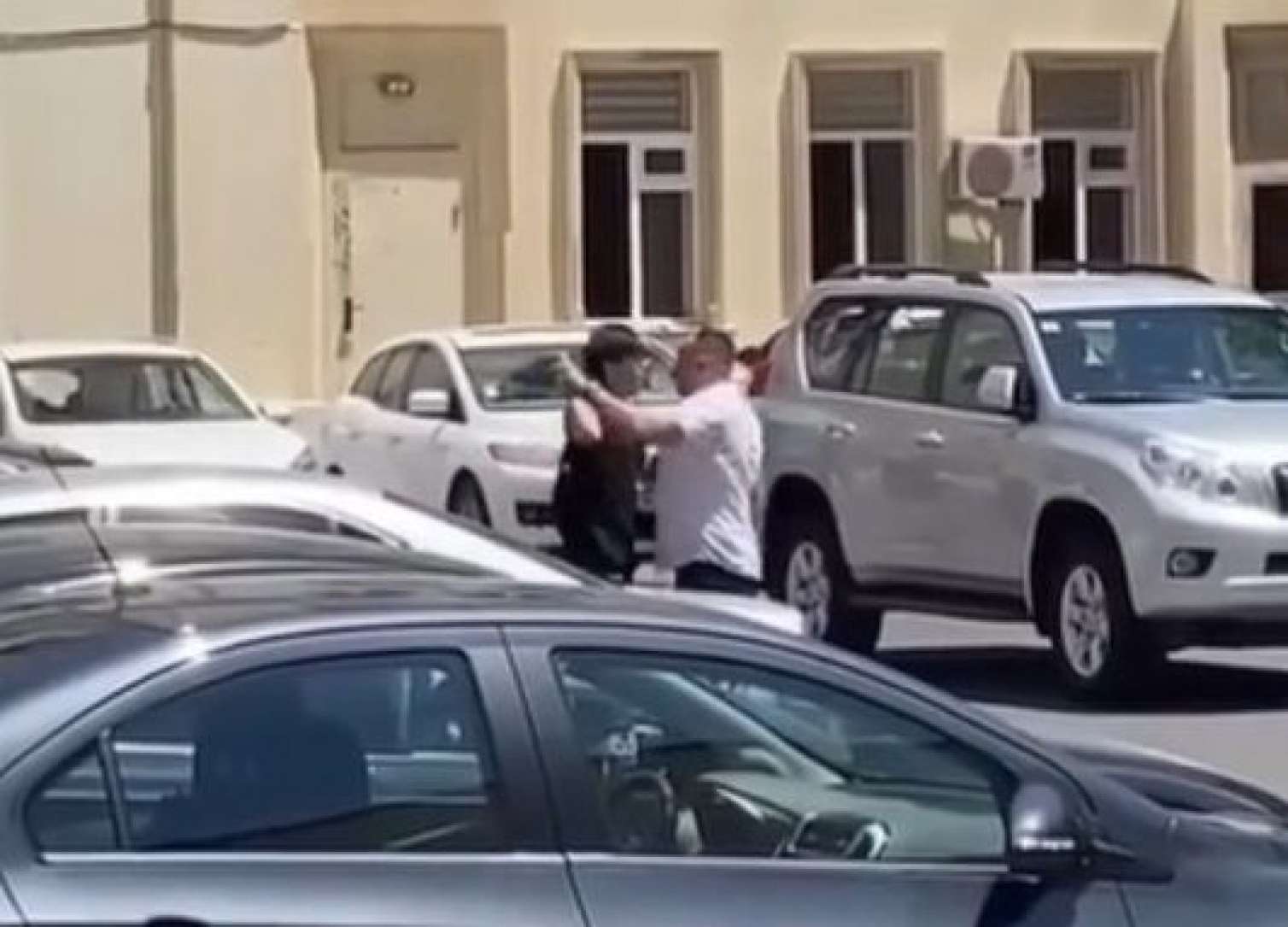 Şagirdin döyüldüyü məktəbin direktoru DANIŞDI 