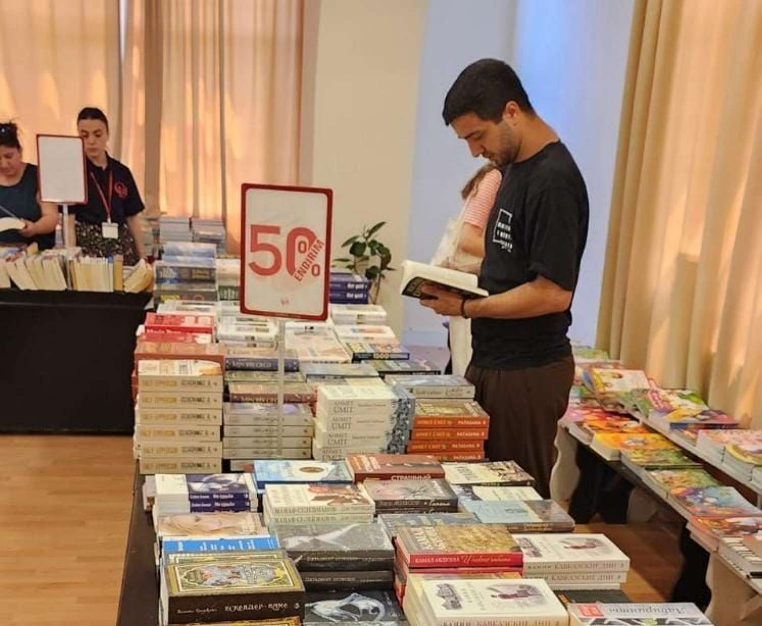 "Qanun"da böyük endirimlər: 1, 2,3 manata kitablar 