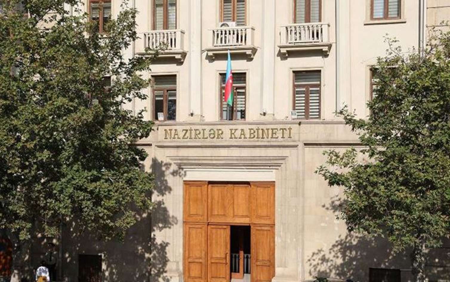 Baş nazir məktəblərlə bağlı qərar verdi 
