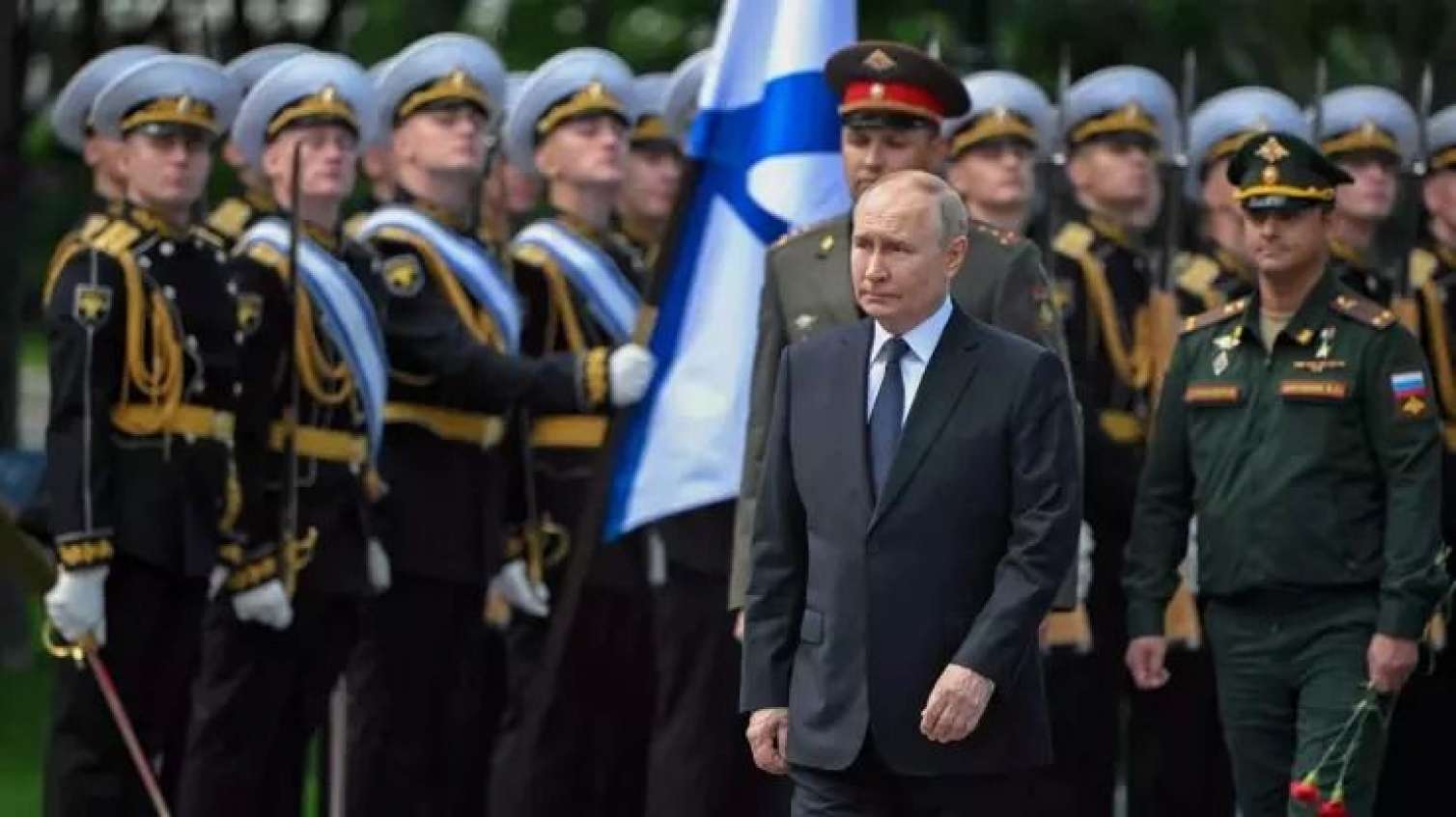 Putin böyük ordu səfərbər edir: hərbçilərə 400 min maaş veriləcək 