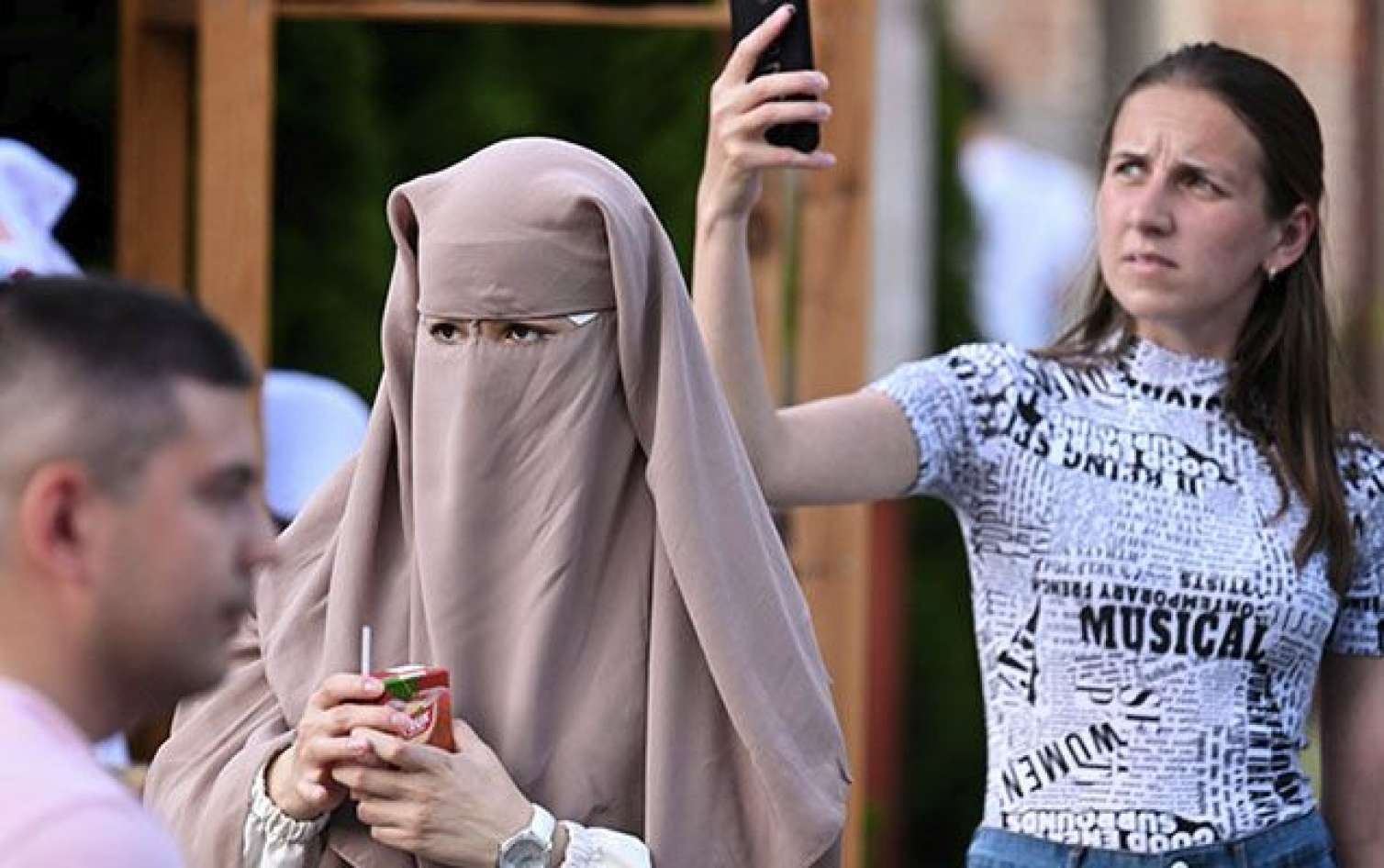 Daha bir türk ölkəsində niqab qadağan edildi 