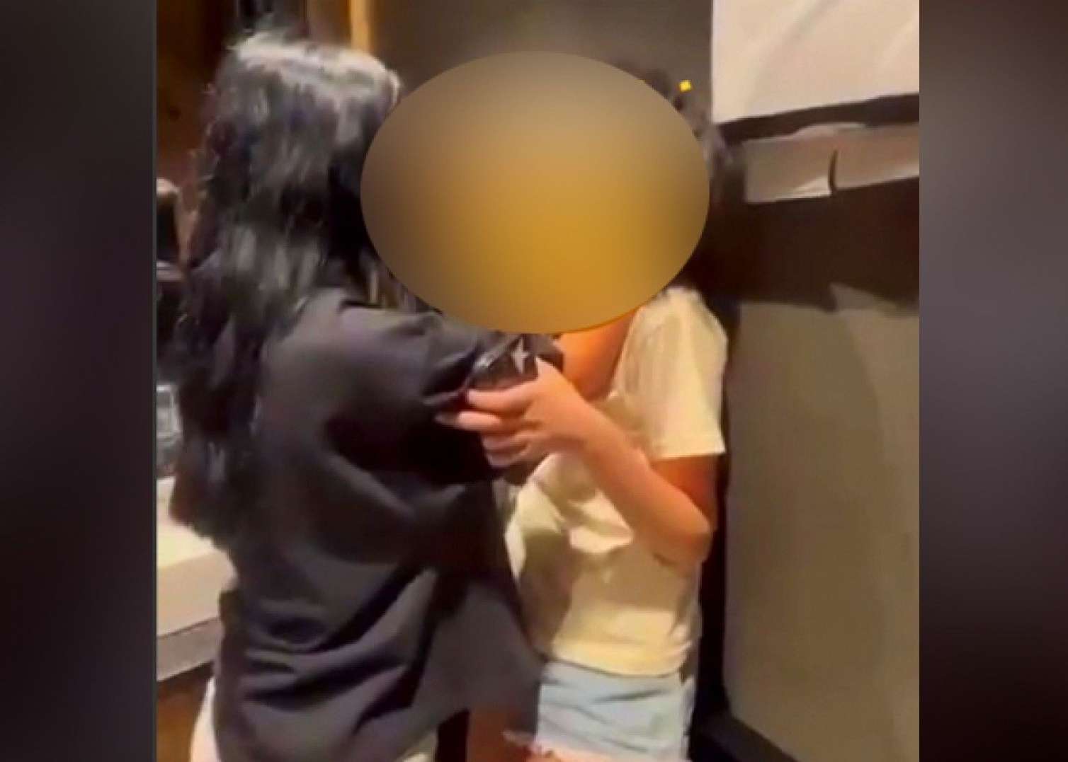 Dalaşan yeniyetmə qızlar valideynləri ilə birlikdə polisə çağırıldı 