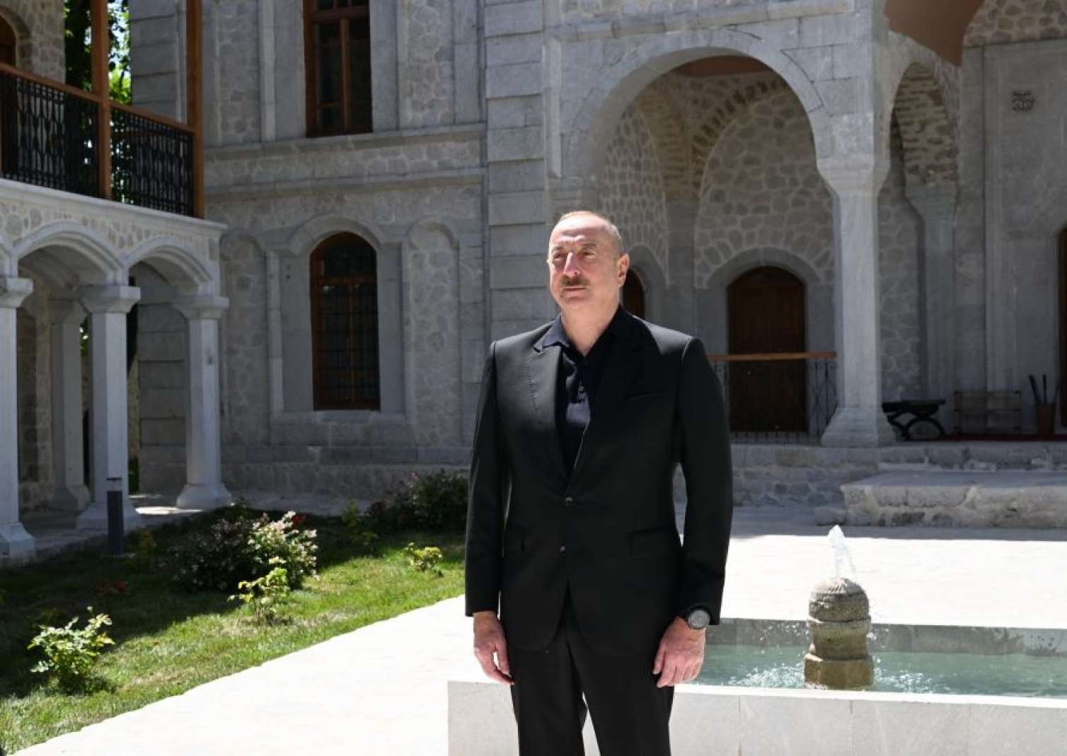 Prezident Aşağı Gövhər Ağa məscidində -  FOTO