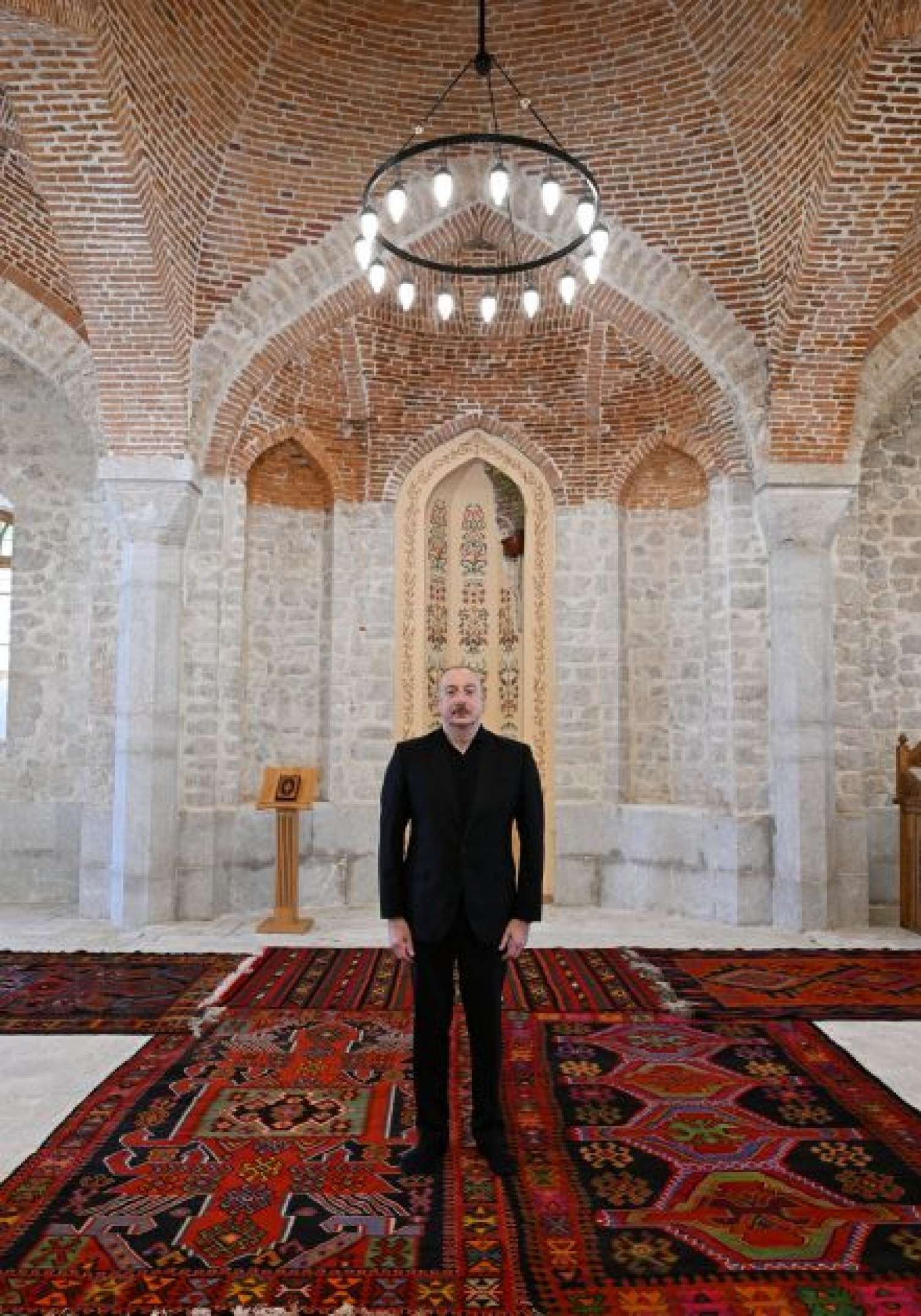 Prezident Aşağı Gövhər Ağa məscidində -  FOTO