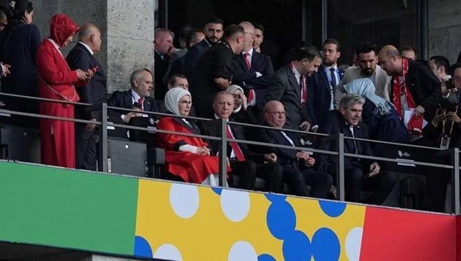Ərdoğan oyunu stadionda izləyir - VİDEO 