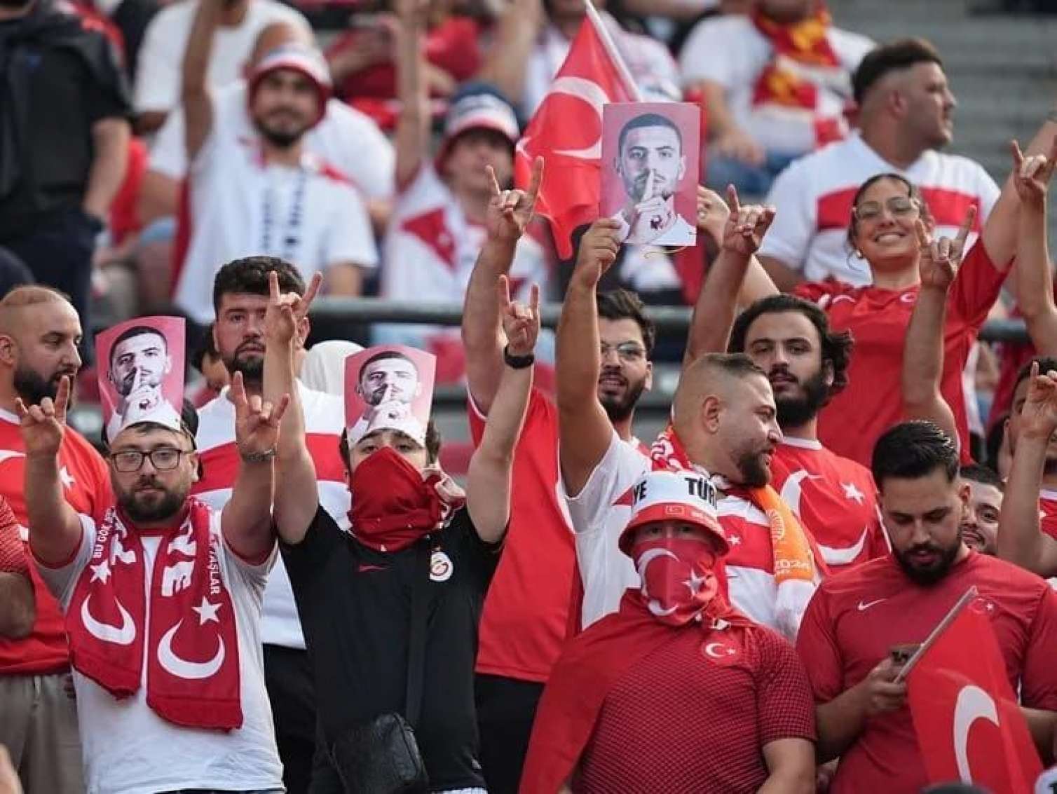 Türk azarkeşlər milli komandaya belə dəstək oldu - İlginc VİDEO 