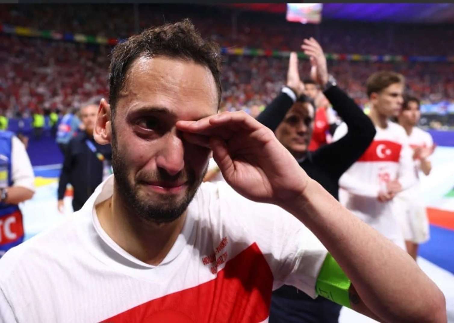 Hakan göz yaşlarına boğuldu - FOTO 