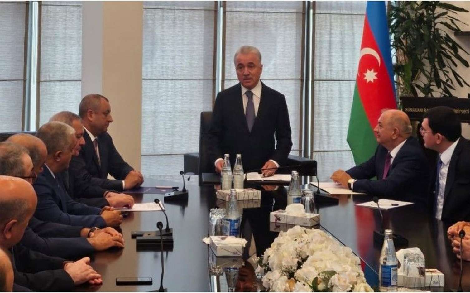 Adil Əliyev kollektivə təqdim edildi -  FOTO
