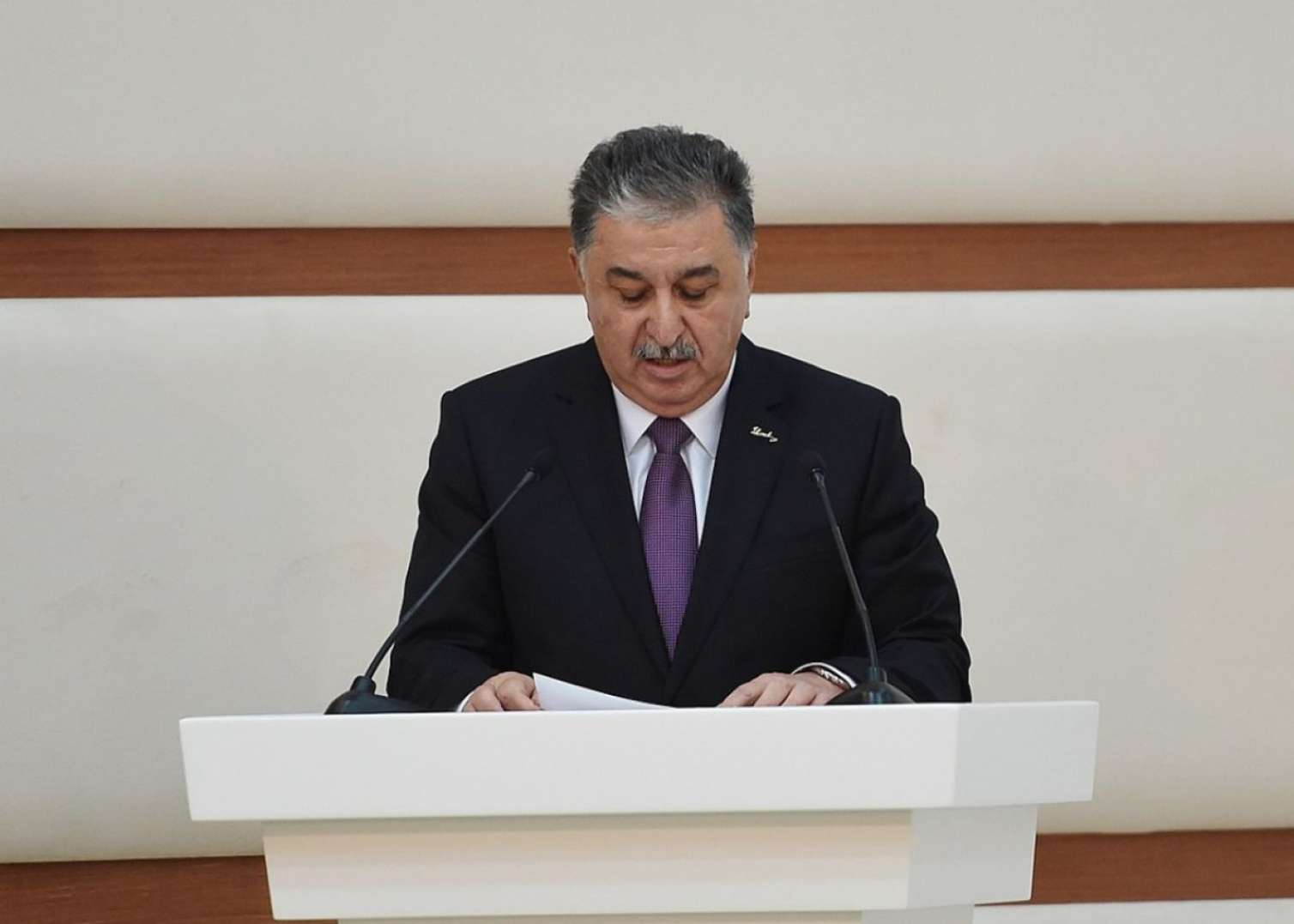 İcra başçısının səhhətində problem yarandı -  İki aydır işə çıxmır