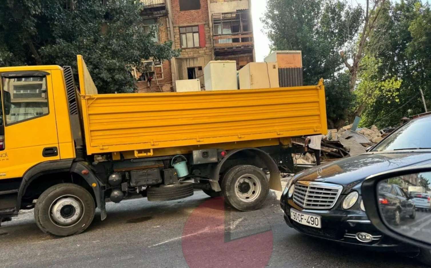 Yasamalda bəzi obyektlər sökülür - FOTO 