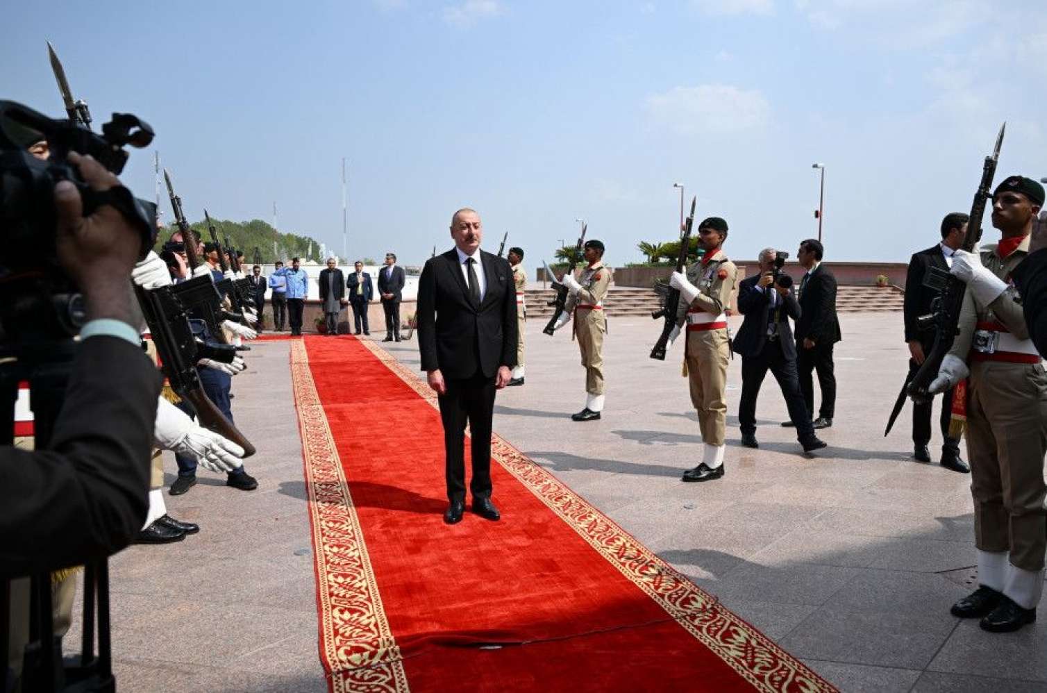 Prezident İslamabadda milli abidəni ziyarət etdi -  Yenilənib-FOTO