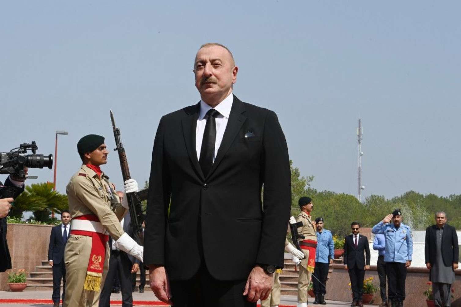 Prezident İslamabadda milli abidəni ziyarət etdi -  Yenilənib-FOTO