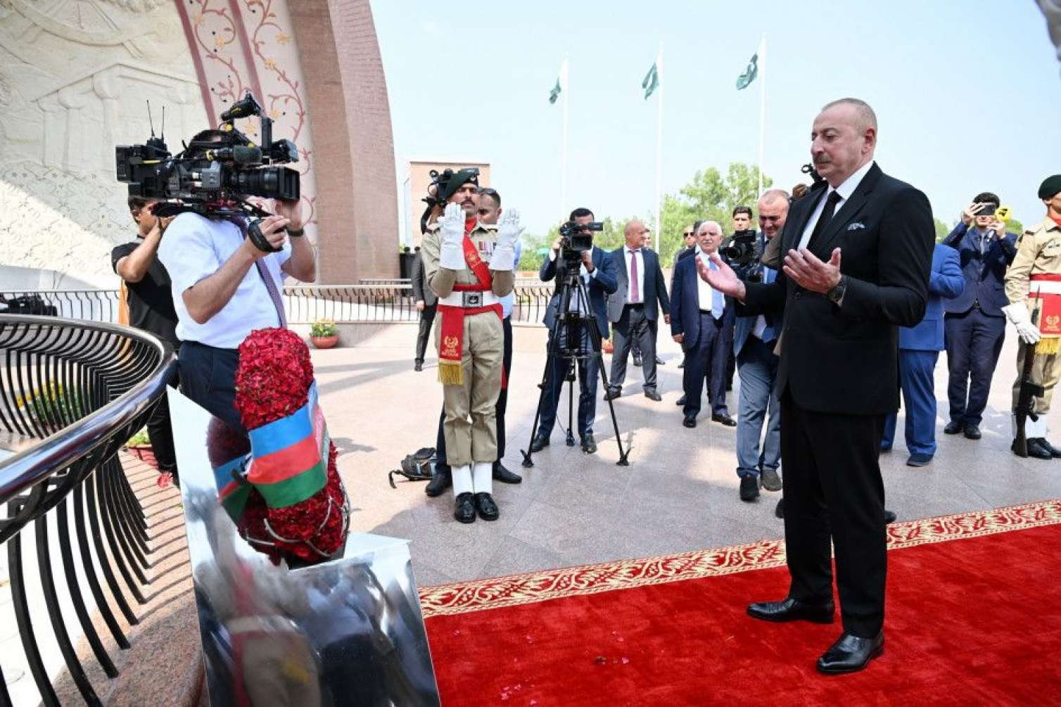 Prezident İslamabadda milli abidəni ziyarət etdi -  Yenilənib-FOTO