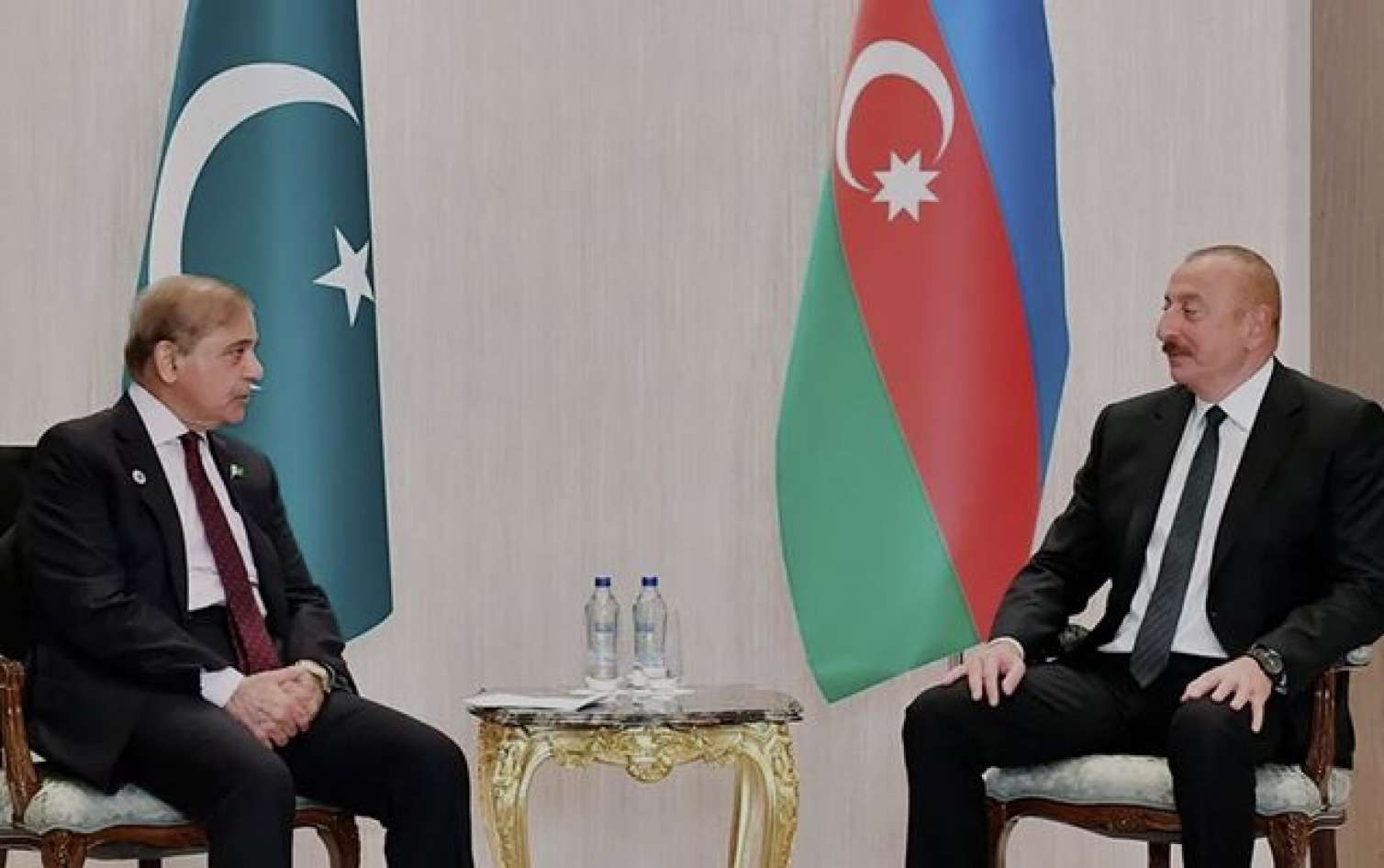 İlham Əliyevin Şahbaz Şərif ilə geniş tərkibdə görüşü başladı 