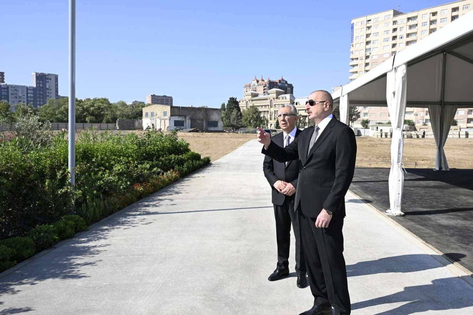 Prezident yeni parkdakı işlərin gedişi ilə tanış oldu -  FOTO