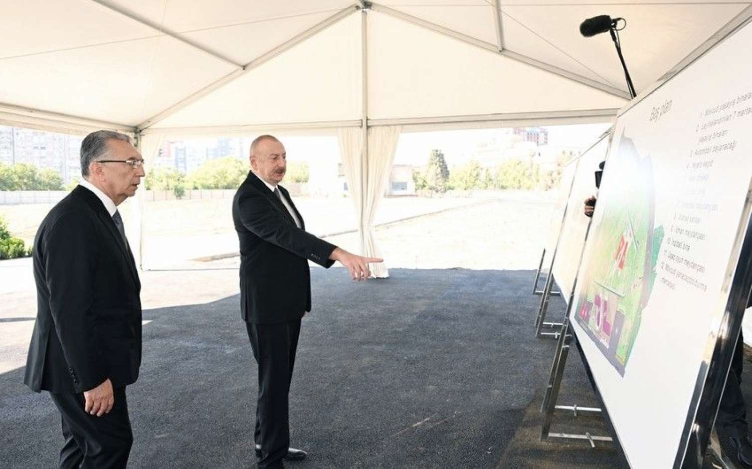 Prezident yeni parkdakı işlərin gedişi ilə tanış oldu -  FOTO