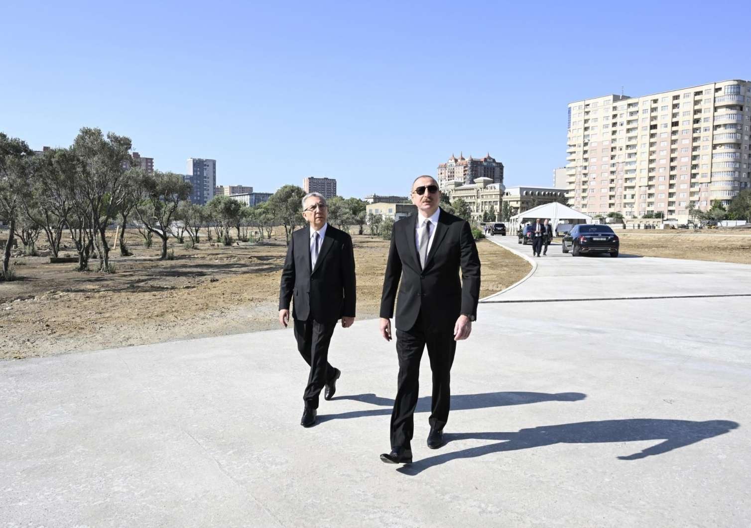 Prezident yeni parkdakı işlərin gedişi ilə tanış oldu -  FOTO