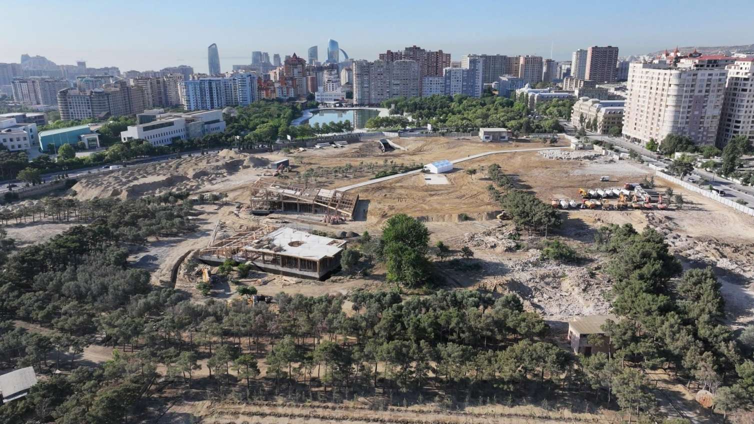 Prezident yeni parkdakı işlərin gedişi ilə tanış oldu -  FOTO
