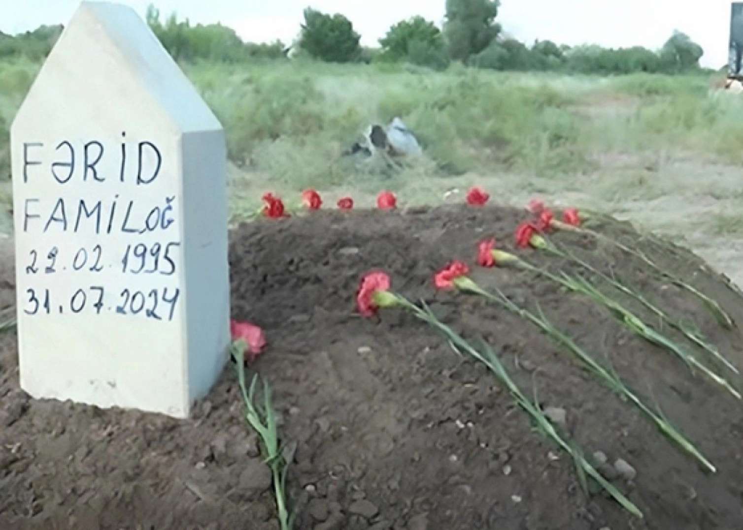 "Avqustun 2-də Bakıya gələcəkdi..." -  Laçında həlak olan hərbçi dəfn edildi - VİDEO