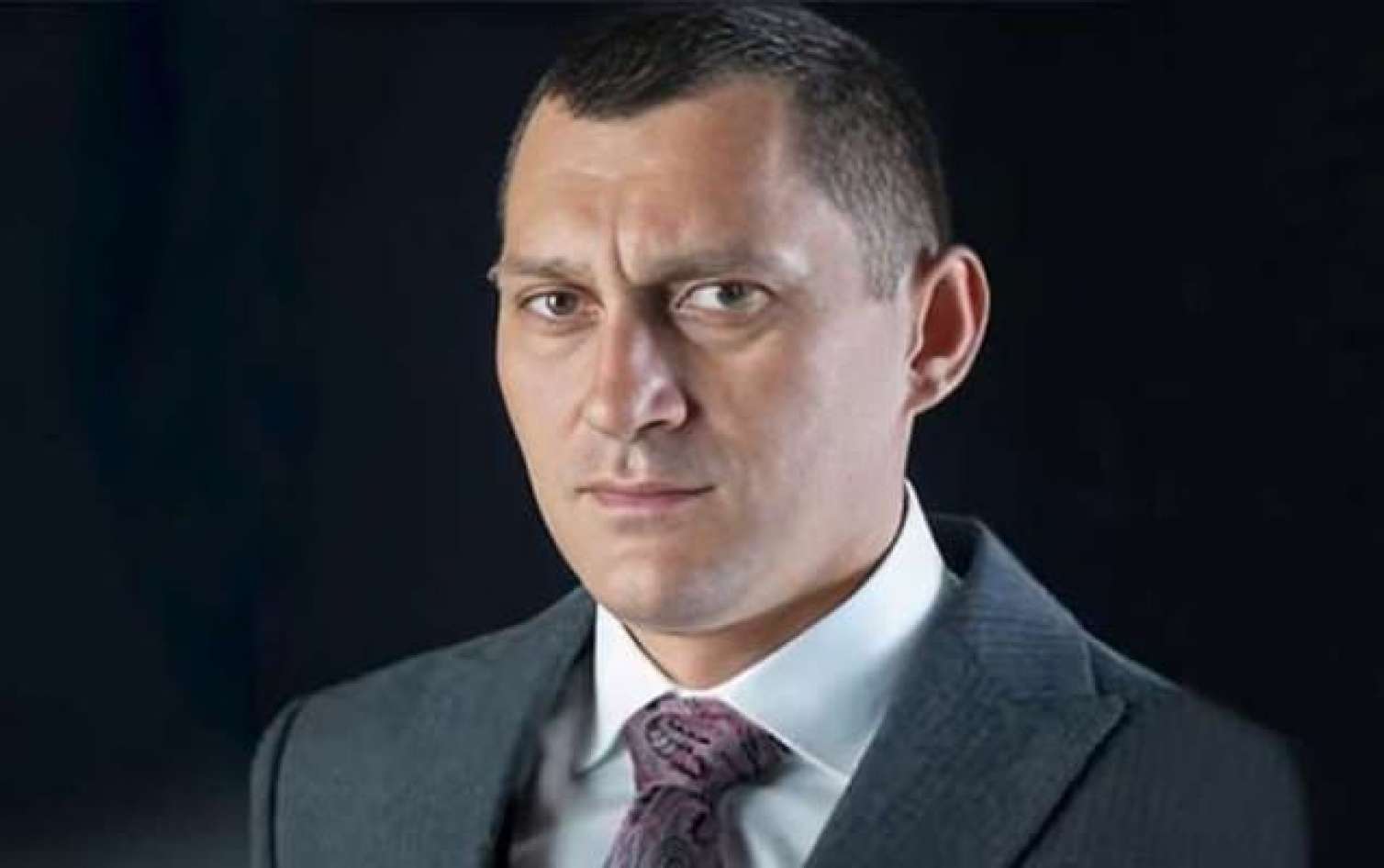 Adam bıçaqlayan deputatlığa namizəd həbs edildi 