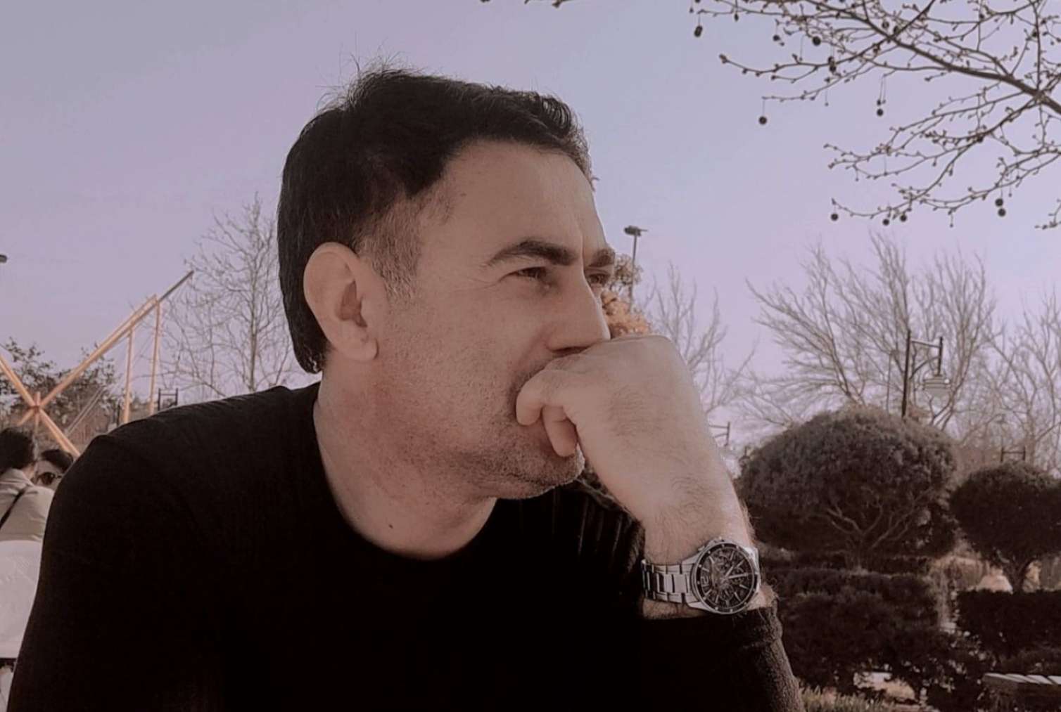 Xoşqədəmin verilişindəki ofisiant qadın 